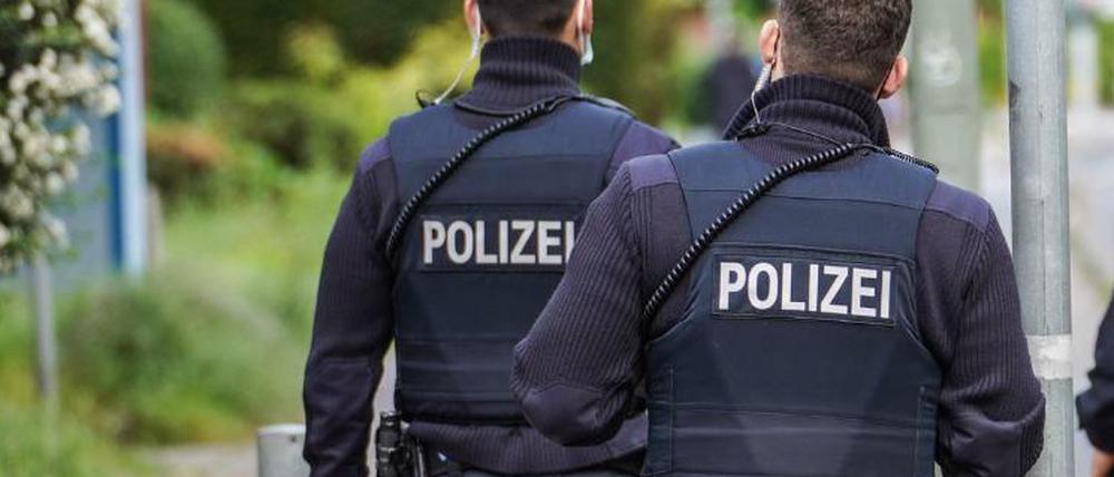 In Hessen haben die Behörden Ermittlungen gegen Polizisten wegen der Beteiligung an rechtsextremen Chatgruppen aufgenommen.  