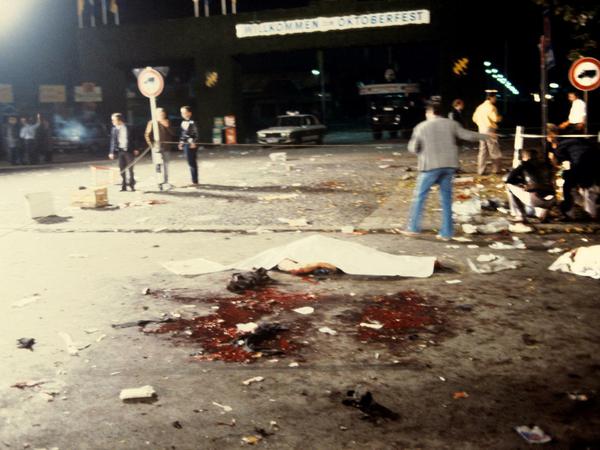 Szene nach dem Bombenattentat auf das Münchner Oktoberfest 1980