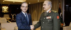 Bundesaußenminister Heiko Maas und der libysche General Chalifa Haftar. 