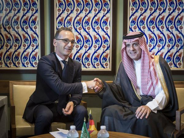 Hand drauf. Außenminister Maas, hier mit seinem saudischen Kollegen Adel bin Ahmed al Jubeir (r.), will die Beziehungen zu Riad normalisieren.