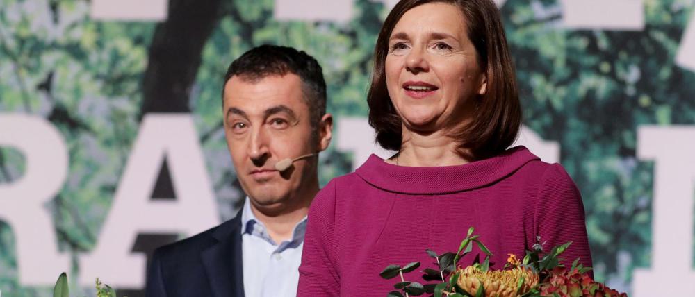 Blumen für die Spitzenkandidierenden: Cem Özdemir und Katrin Göring-Eckardt.