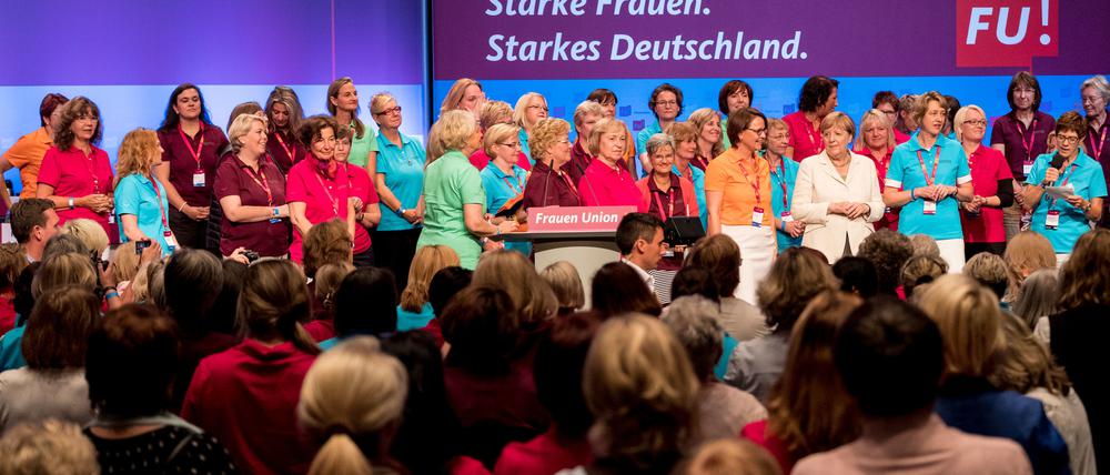 Sollen sich um Spitzenjobs bewerben, wenn es nach Kanzlerin Angela Merkel geht: Frauen in der CDU.