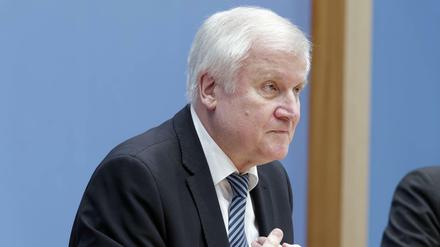 Ohne großes Gepolter: Innenminister Horst Seehofer (CSU) will mehr Abschiebungen. Foto: imago/Jürgen Heinrich