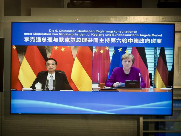 Auf eine Pressekonferenz wurde verzichtet: Der chinesische Permierminister Li Kequiang und Kanzlerin Angela Merkel bei den virtuellen Regierungskonsultationen.
