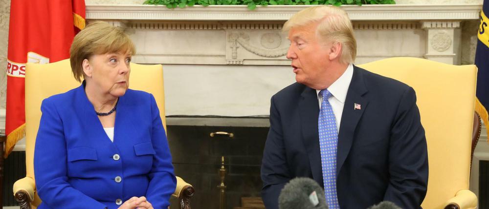 Bundeskanzlerin Angela Merkel (CDU) und US-Präsident Donald Trump im Oval Office im Weißen Haus. 