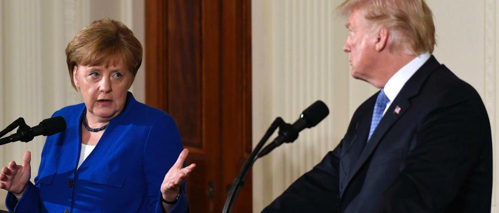 Bundeskanzlerin Angela Merkel und US-Präsident Donald Trump geben eine gemeinsame Pressekonferenz.