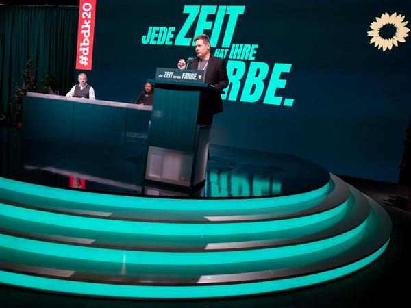 Grünen-Chef Robert Habeck beim digitalen Parteitag in der "Sendezentrale" im Berliner Tempodrom