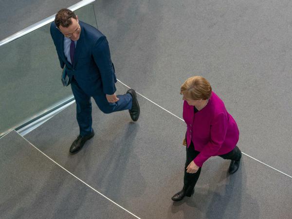 Anfangs schauten alle nach Berlin, auf Bundeskanzlerin Angela Merkel (CDU) und Jens Spahn (CDU), Bundesminister für Gesundheit. Das ändert sich jetzt. 