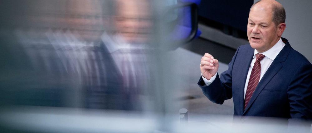 Wo ist der echte Olaf Scholz? Der Finanzminister auf einem verfremdeten Foto während seiner Haushaltsrede.
