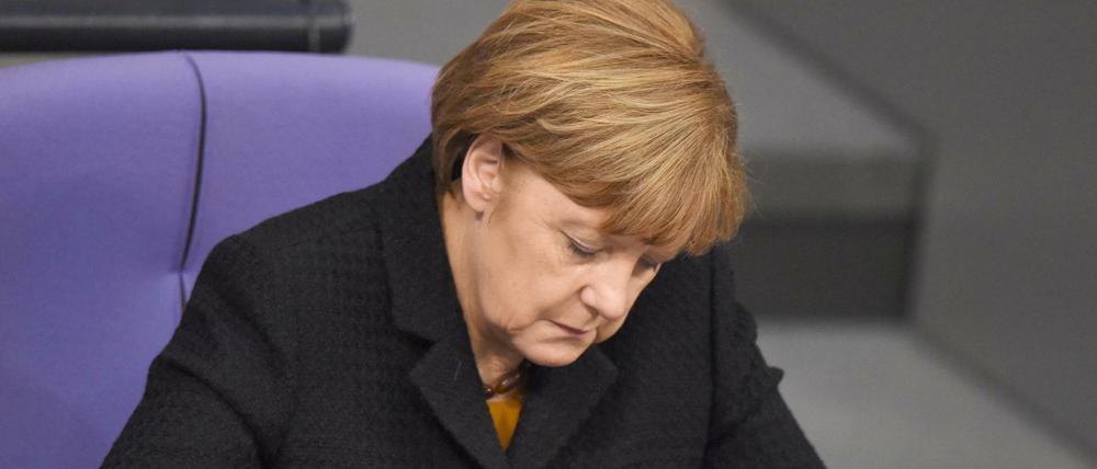 Bundeskanzlerin Angela Merkel bei der Arbeit. Twitter gehört zum Programm der Regierung.