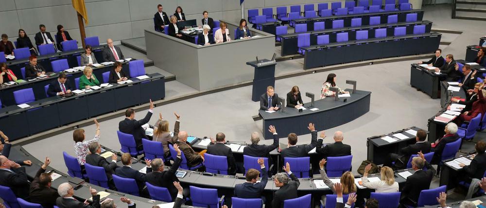Tausende homosexuelle Justizopfer werden Jahrzehnte nach ihrer Verurteilung durch den Bundestag rehabilitiert.