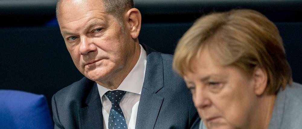 Der designierte neue Kanzler Olaf Scholz muss die Außenpolitik unter Vorgängerin Angela Merkel aufräumen, sagen Experten.