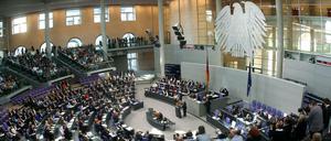 Das Bundesvewrfassungsgericht setzt dem Bundestag Grenzen bei der Abstimmung über Finanzhilfen für Europa - hier bei einer Abstimmung über Euro-Hilfen 2019. 