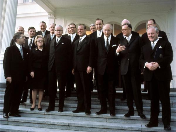 Kabinett Brandt I: Im Oktober 1969 nahm die rot-gelbe Bundesregierung ihre Arbeit auf.