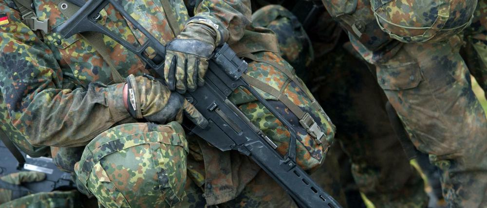 Soldaten in der Grundausbildung in Parow (Mecklenburg-Vorpommern) bei Stralsund. (Symbolbild)