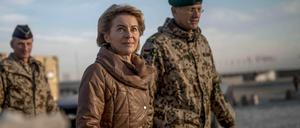 Verteidigungsministerin Ursula von der Leyen (CDU) im Feldlager in Afghanistan. 