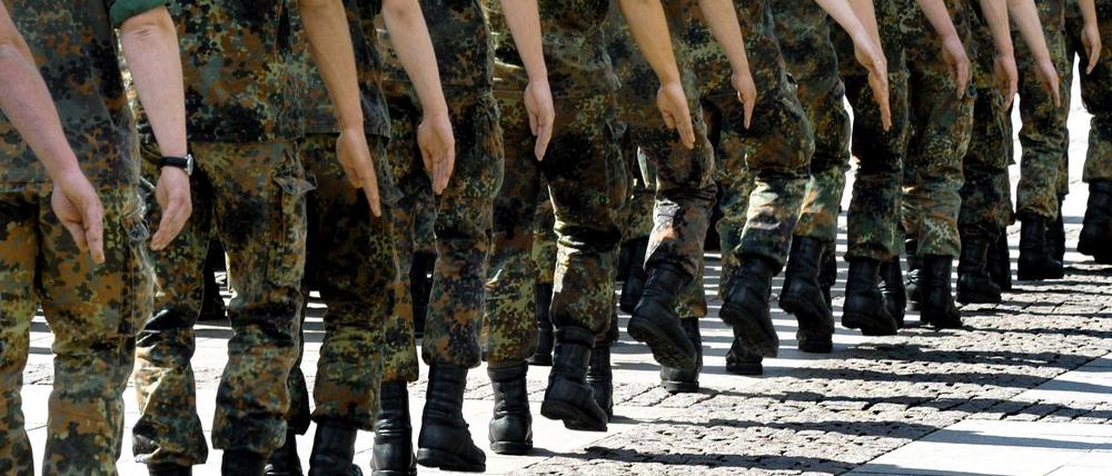 Abmarsch für Fanatiker. Die Bundeswehr hat seit 2016 mehr als 200 extremistische Soldaten aus dem Dienst entfernt. Die meisten Entlassenen waren Rechte.