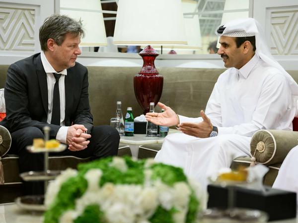 Im März reiste Wirtschaftsminister Robert Habeck (links) nach Katar, um künftige Flüssiggas-Importe zu sichern.