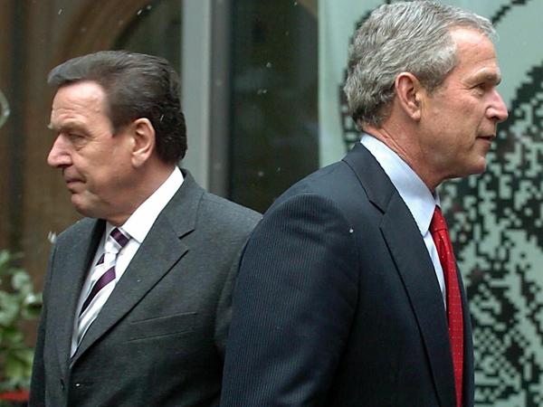 Getrennte Wege: Bundeskanzler Gerhard Schröder und US-Präsident George W. Bush 2005 in Mainz.