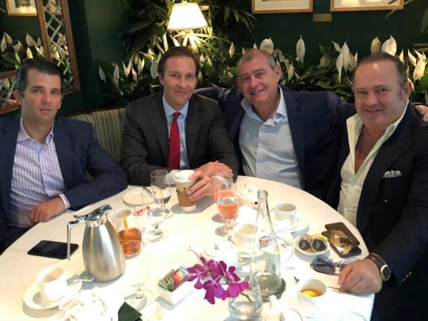 Frühstücksfoto von Facebook: Donald Trump Jr. mit Trump-Spendensammler Tommy Hicks Jr., Lev Parnas und Igor Fruman im Mai 2018 in Kalifornien.