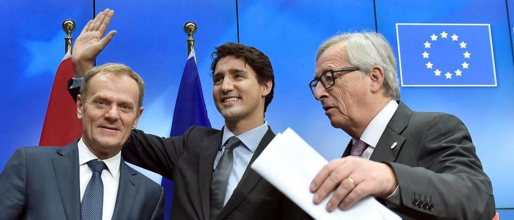 Donald Tusk, Justin Trudeau und Jean-Claude Juncker (l-r).