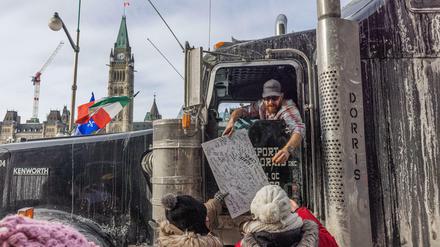 Einige Trucker sind aggressiv und Bewohner leiden darunter, andere unterstützen den Protest in Ottawa.