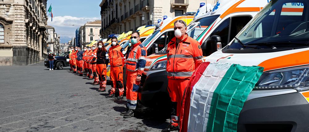 Gedenken: In Italien wurde am Dienstag öffentlich - hier in Catania - um die mehr als 12.000 Coronatoten getrauert.