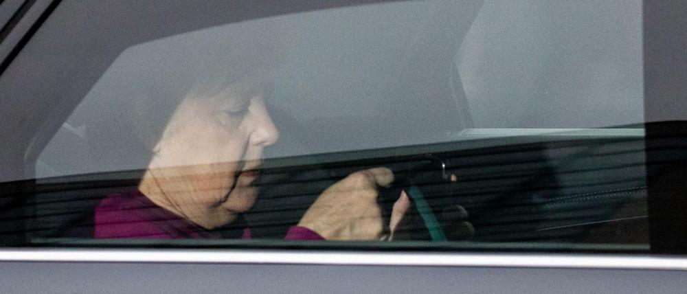 Am Tag danach: Angela Merkel auf dem Weg zur Gremiensitzung ihrer Partei. 