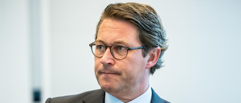 Bundesverkehrsminister Volker Wissing will mögliche Schadenersatzforderungen gegen seinen Vorgänger Andreas Scheuer (CSU) wegen der geplatzten Pkw-Maut gründlich klären lassen (Archivbild).