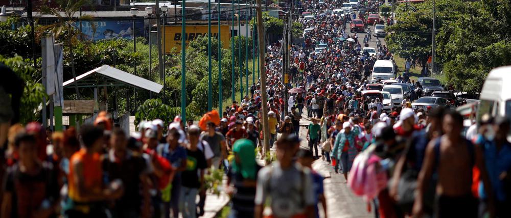 Tausende Menschen haben am Sonntag die Grenze zwischen Mexiko und Guatemala überquert. Ihr Ziel: die USA.