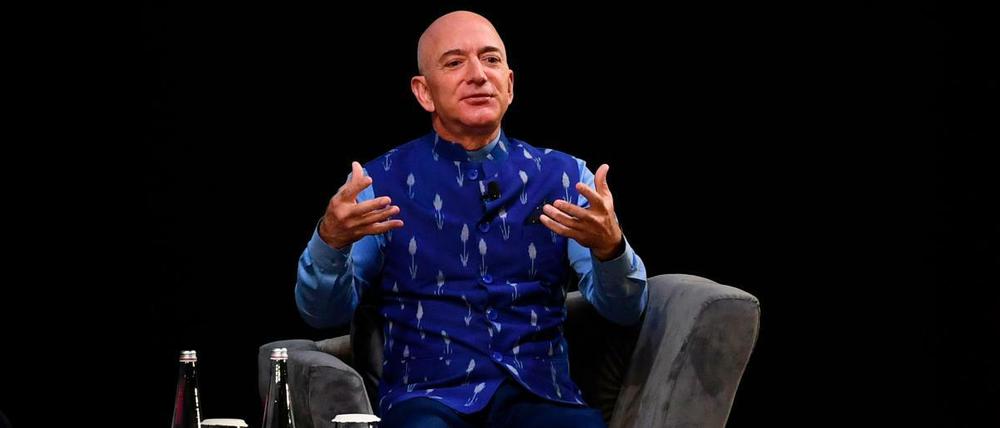 Amazon-Chef Jeff Bezos soll 2018 von Kronprinz bin Salman ausspioniert worden sein. Das berichtet der „Guardian“.