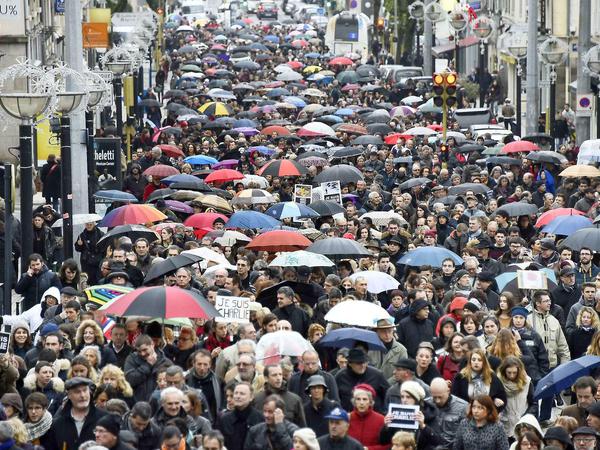 Wie in Limoges gingen am Samstag Tausende gegen islamistische Gewalt auf die Straße.