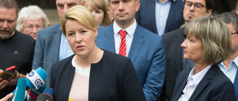 Bundesfamilienministerin Franziska Giffey beantwortet in Chemnitz Fragen der Journalisten.