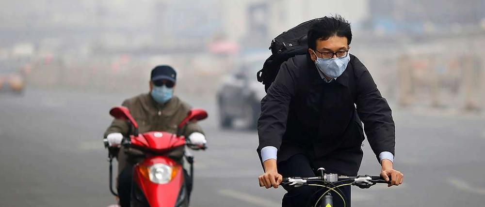 Dicke Luft. Schwer atmen lässt es sich auf den Straßen Pekings. 
