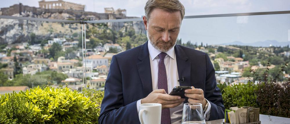 Noch kurz auf Twitter gepostet? FDP-Finanzminister Christian Lindner in Athen.