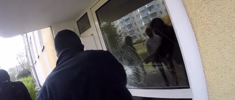 Linke Gewalt in Leipzig: Am Sonntag brachen mehrere vermummte Personen in die Wohnung eines Neonazis ein, zerstörten einen Teil der Wohnungseinrichtung.