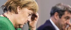 Bundeskanzlerin Angela Merkel (CDU), und Bayerns Ministerpräsident Markus Söder (CSU) nehmen an einer Pressekonferenz im Kanzleramt nach den Beratungen von Bund und Ländern teil. Der seit Monaten andauernde Lockdown in Deutschland wird angesichts steigender Corona-Infektionszahlen bis zum 18. April verlängert.
