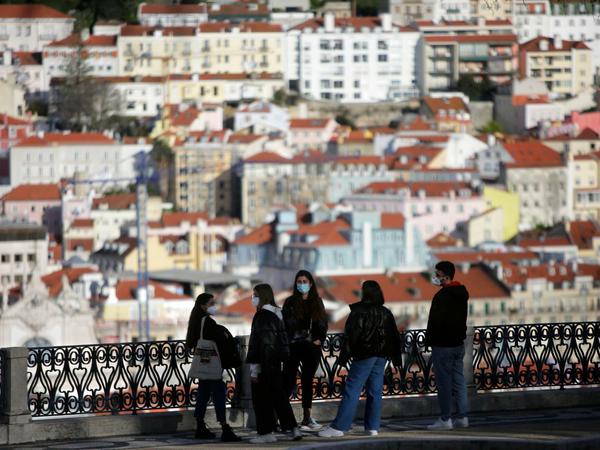 Wegen steigender Corona-Zahlen wird die portugiesische Hauptstadt Lissabon übers Wochenende abgeriegelt.