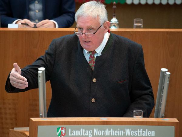 Karl-Josef Laumann (CDU), Gesundheitsminister von Nordrhein-Westfalen, im Plenum des Düsseldorfer Landtags.