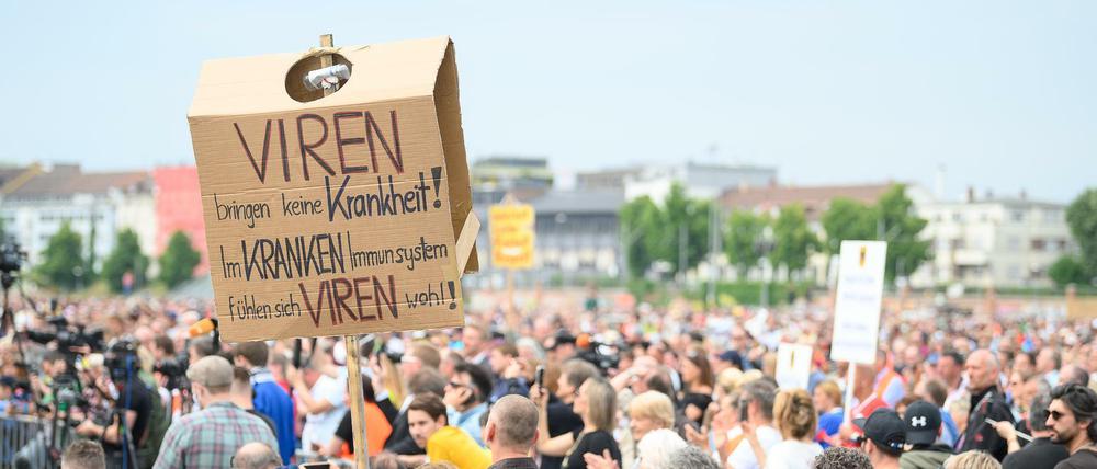 Protestkundgebung der Initiative «Querdenken 711» ein Stuttgart.
