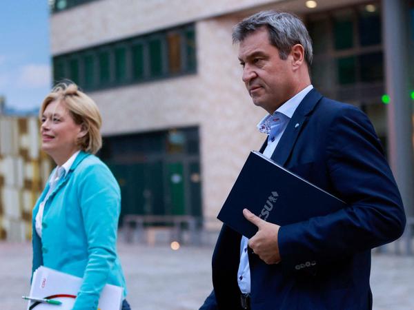 CSU-Chef Markus Söder hat immer wieder Laschet geschadet. Hier ist er mit Agrarministerin Julia Klöckner auf dem Weg zur Sondierung mit der FDP. 