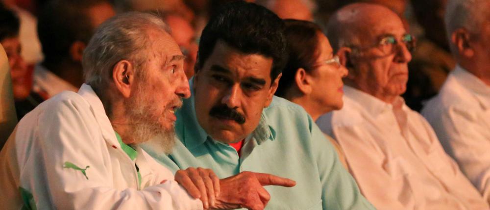 90. Geburtstag. Fidel Castro in auffälliger Puma-Jacke mit Venezuelas Präsident Nicolas Maduro. 