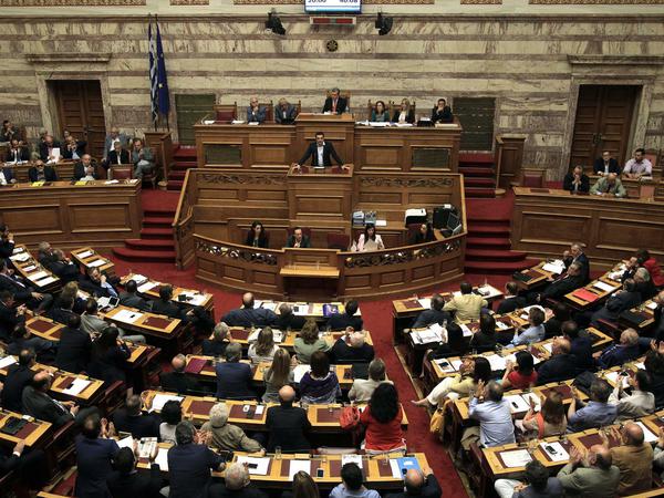 Das griechische Parlament hat in der Nacht zu Sonntag für ein Referendum über die Sparforderungen der Gläubiger gestimmt.