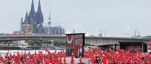 Anhänger des türkischen Staatspräsidenten Erdogan am 31. Juli 2016 in Köln.
