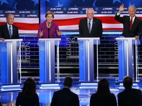 Nur ein Teil des großen Feldes der Demokraten: Michael Bloomberg, Elizabeth Warren, Bernie Sanders und Joe Biden (von links).