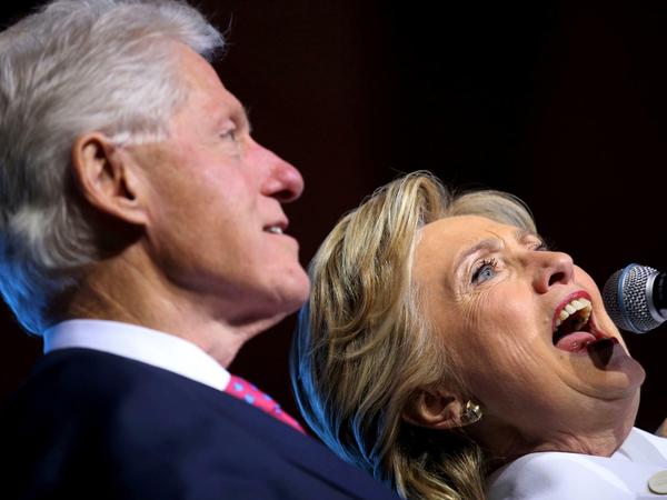 Wahlkampfhelfer: Bill Clinton neben seiner Frau Hillary