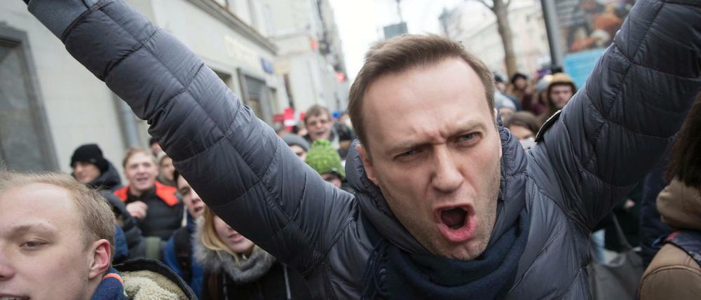 Alexej Nawalny konnte nur wenige Sekunden am Protest teilnehmen, dann wurde er verhaftet.