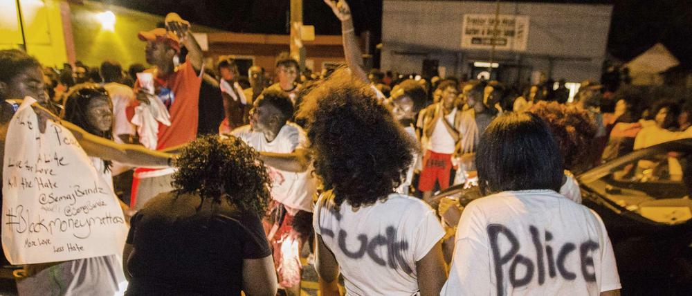 Nach dem Tod eines Schwarzen durch die Polizei ist es zu schweren Protesten im US-Bundesstaat Louisiana gekommen. 