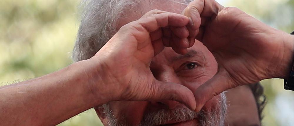Gruß an die Anhänger: Der ehemalige brasilianische Präsident Luiz Inacio Lula da Silva 