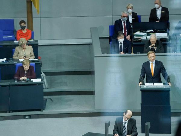 Krittisiert vor allem die neuen Quadratmeter-Regeln für den Handel: FDP-Chef Christian Lindner